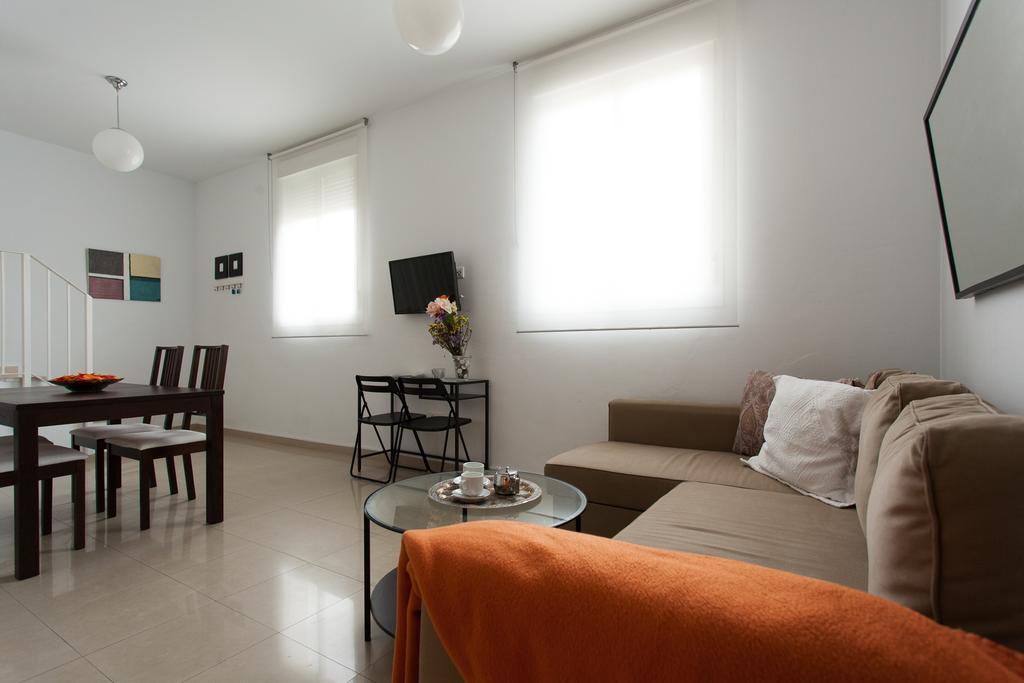 Apartamentos Diaber San Leandro Sevilla Habitación foto